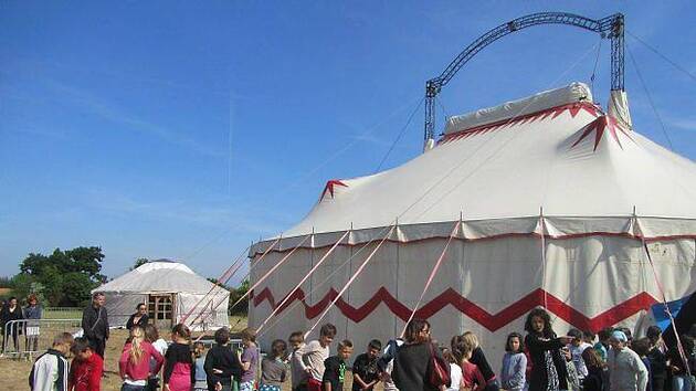 Le chapiteau de serious